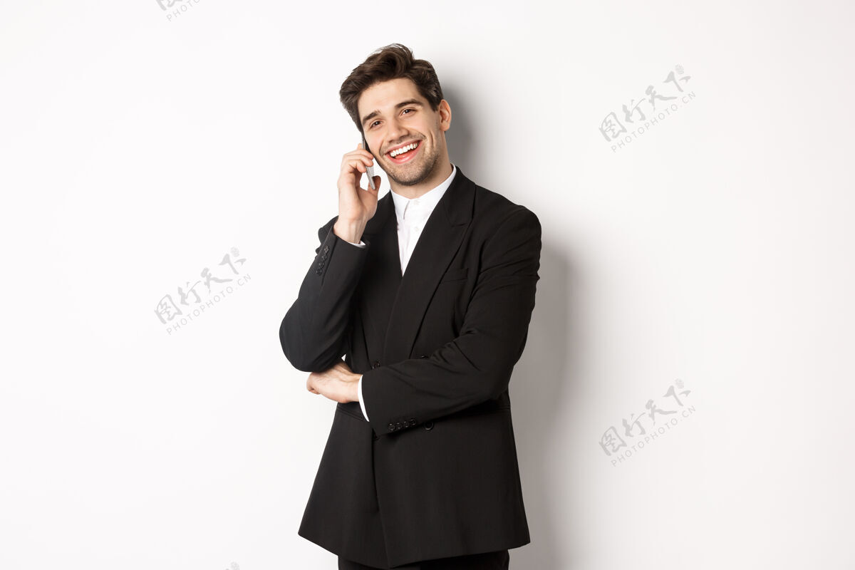 服装英俊 成功的商人在电话里交谈的形象就业老板男性