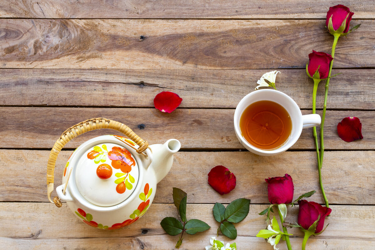 木木底玫瑰花草茶杯和茶壶饮料花茶壶
