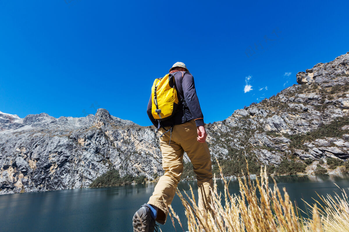 秘鲁秘鲁科迪勒拉山脉的徒步旅行场景徒步旅行徒步旅行探险