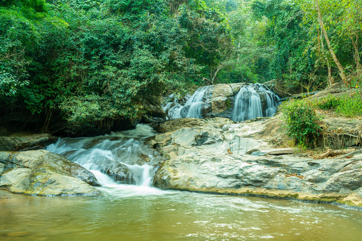 瀑布泰国清迈美丽的美莎瀑布新鲜运动水