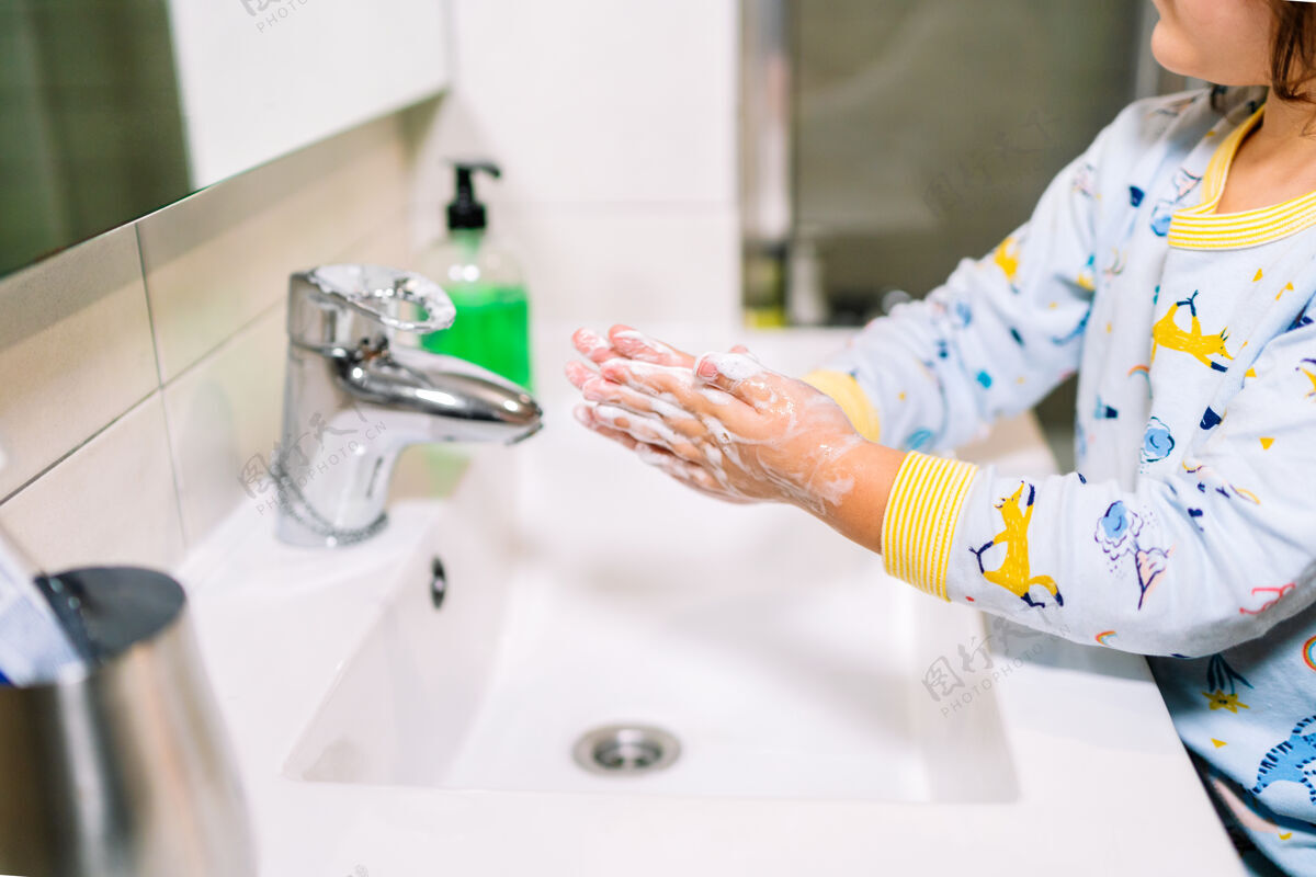 每天幼儿用肥皂洗手 以防止和防止冠状病毒19学习孩子健康
