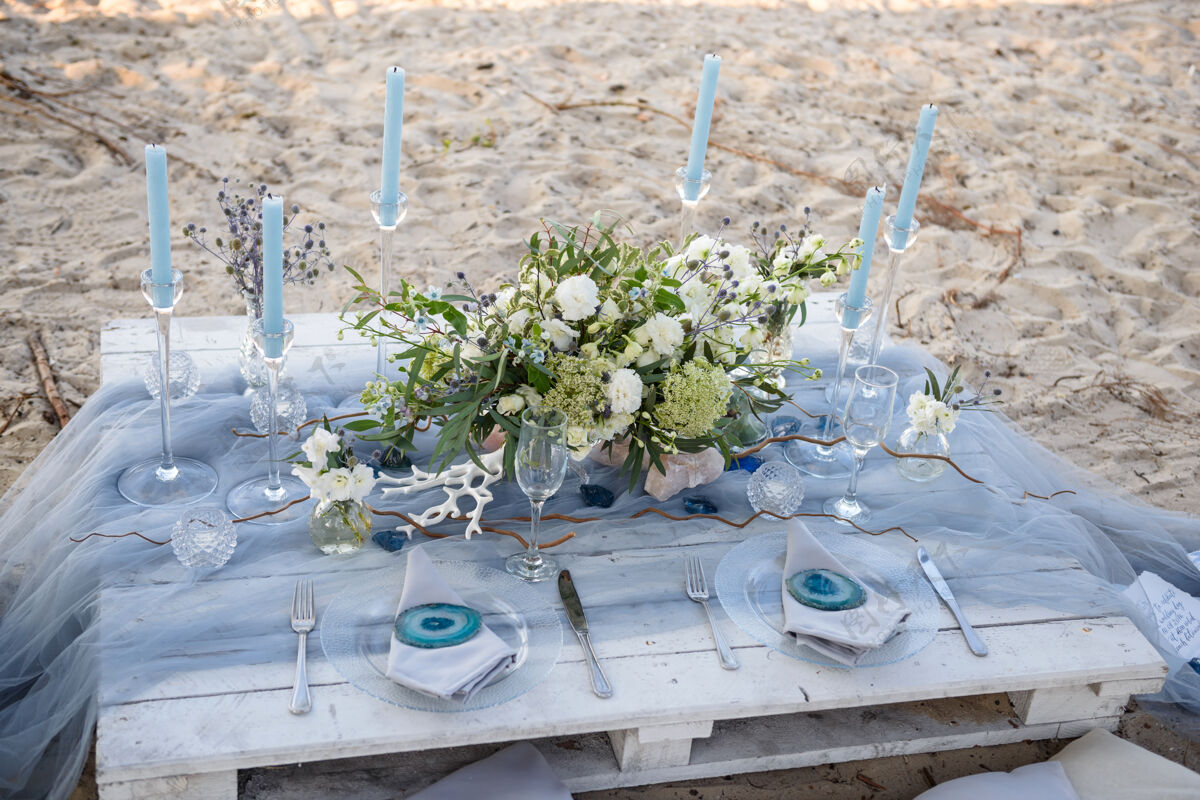 酒杯海滩婚礼布置表爱情海洋牡蛎