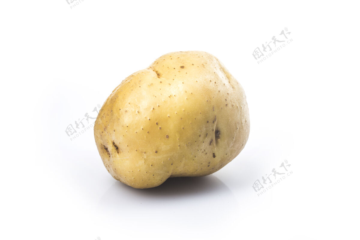 生的白底生土豆美味未烤的蔬菜