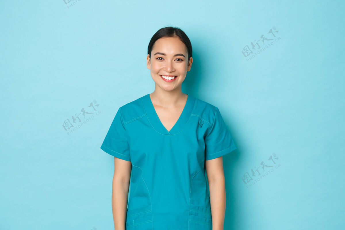 女人年轻的亚洲女护士摆姿势女孩保健年轻