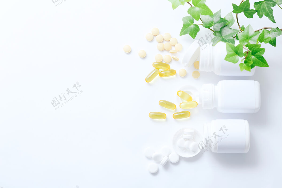 替代品各种药丸 片剂和胶囊上都有白色药房健康化学