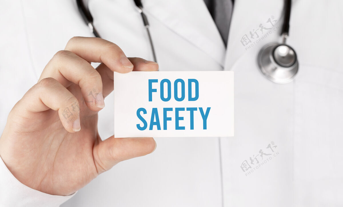 控制医生手持证用文字说明食品安全 医疗理念展示听诊器证书