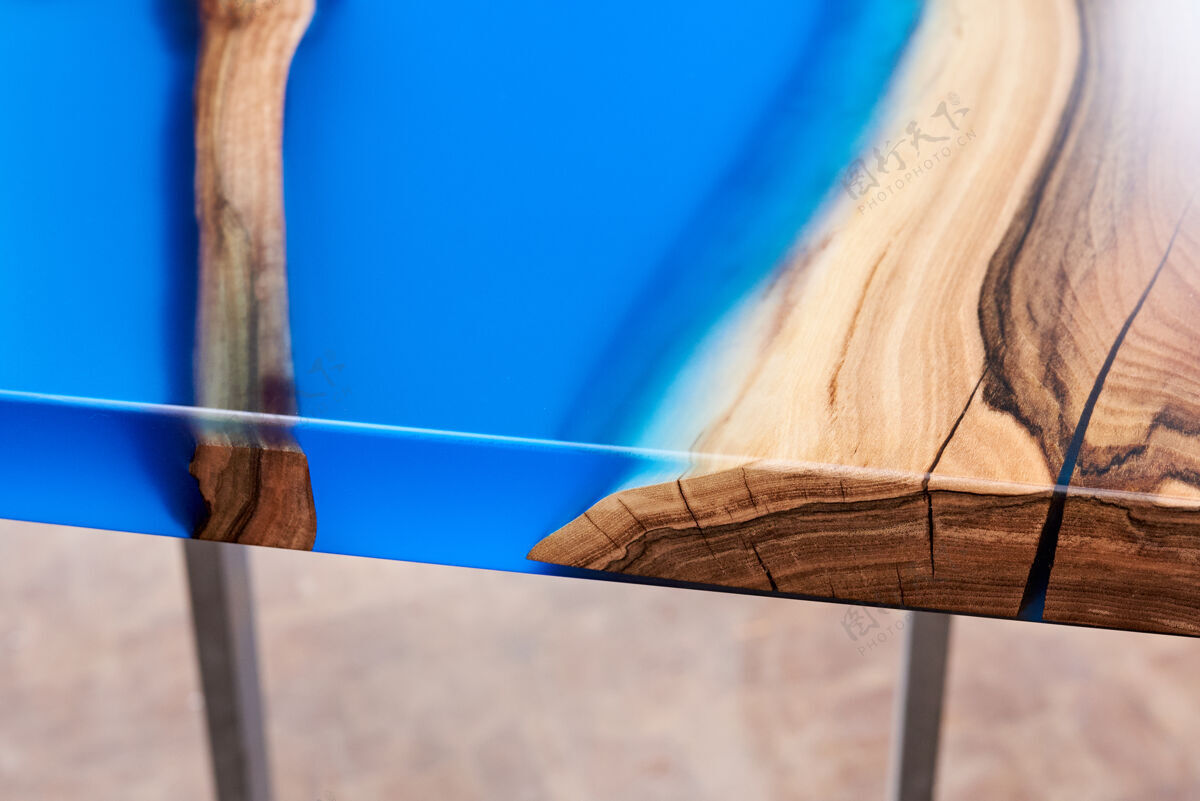 室内用环氧树脂制成的木质桌子的质地异国情调稳定手工
