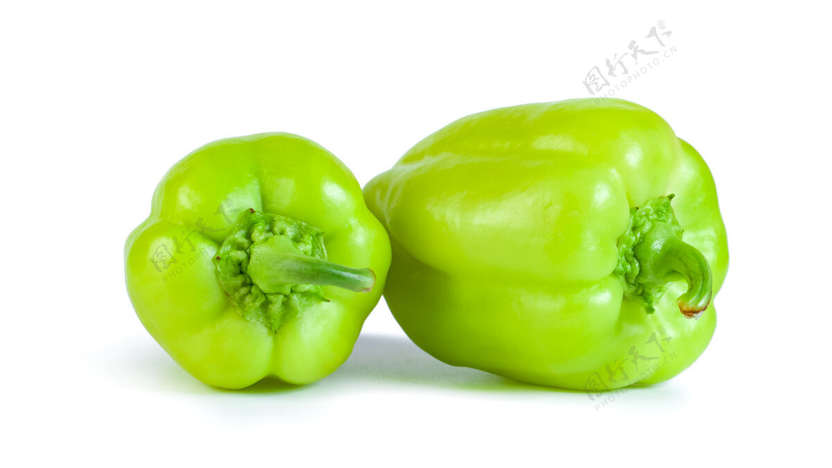 素食新鲜的白蔬菜上的青椒闪亮配料自然