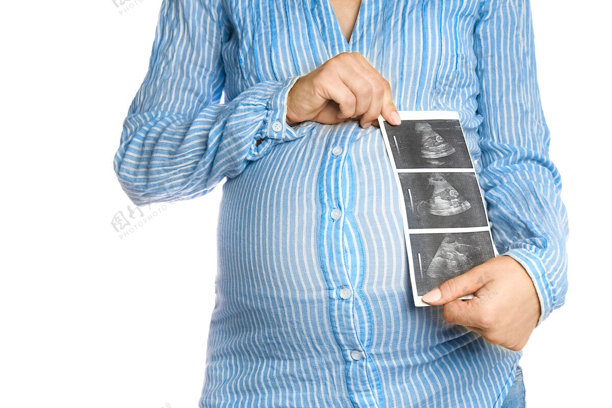 怀孕快乐的怀孕女孩躺在白色的背景上成人身体父母