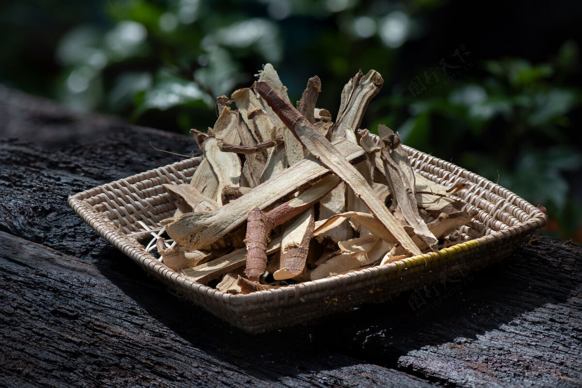 泰国草药干草片和甘草粉就自然了抗病毒病毒提取物