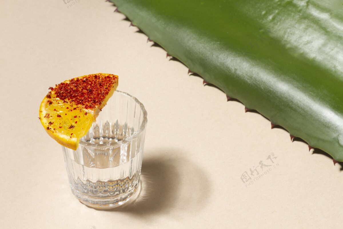 玻璃美味的mezcal饮料组合美味酒精成分