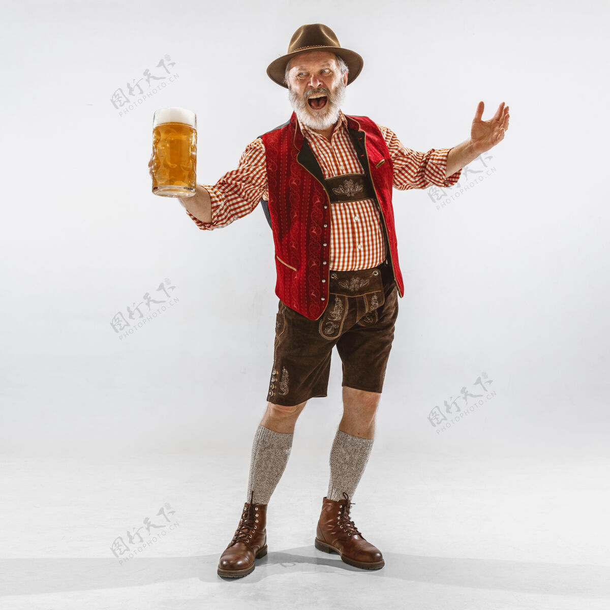 男人啤酒节男子肖像 穿着传统的巴伐利亚服装年轻节日德国