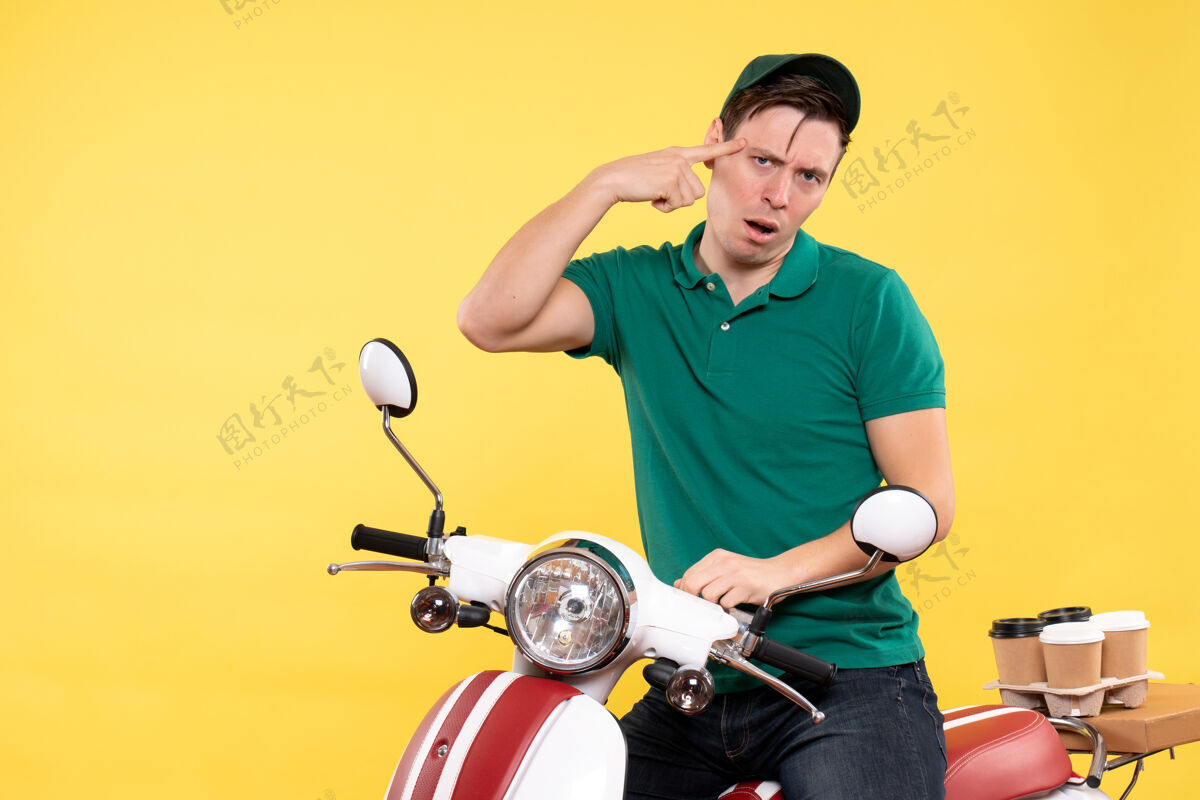 工作前视图男性快递骑自行车黄色人活动车辆