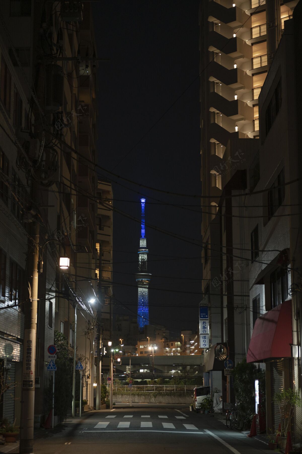 人行道夜晚的日本城有空的街道建筑空荡荡的街道日本