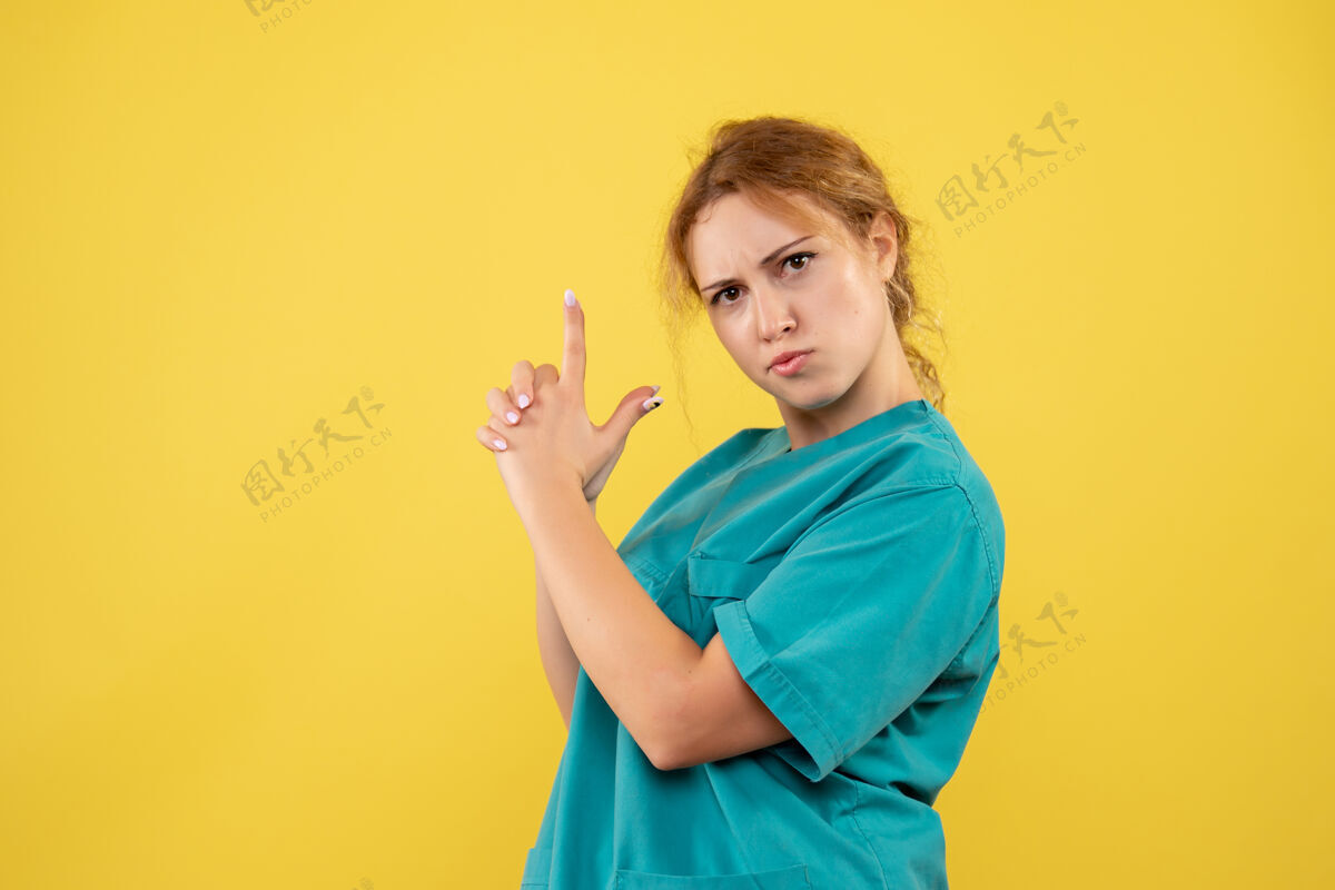 医疗正面图女医生穿着医用衬衫摆姿势 医院医护人员covid-19护士彩色保健药人人护士
