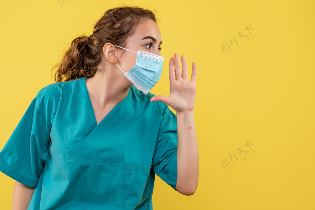 流行病正面图女医生穿着医用衬衫 戴着口罩呼唤 病毒大流行制服covid-19健康冠状病毒制服实验服面具