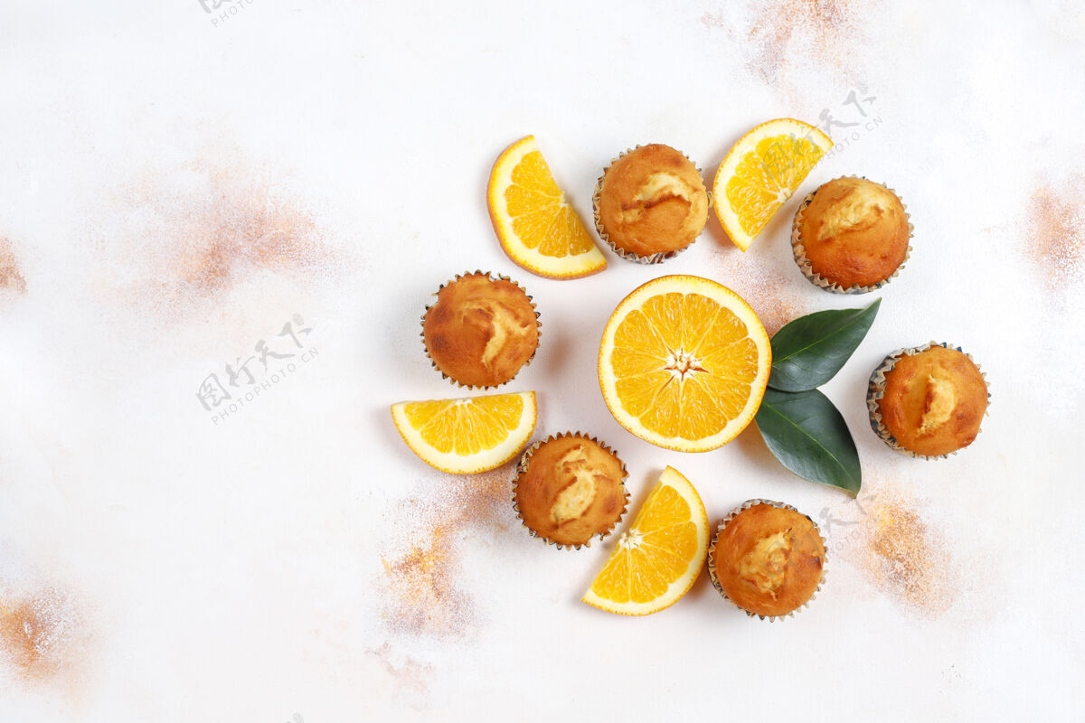 烘焙自制美味的橘子松饼配新鲜的橘子蛋糕面包房黄色