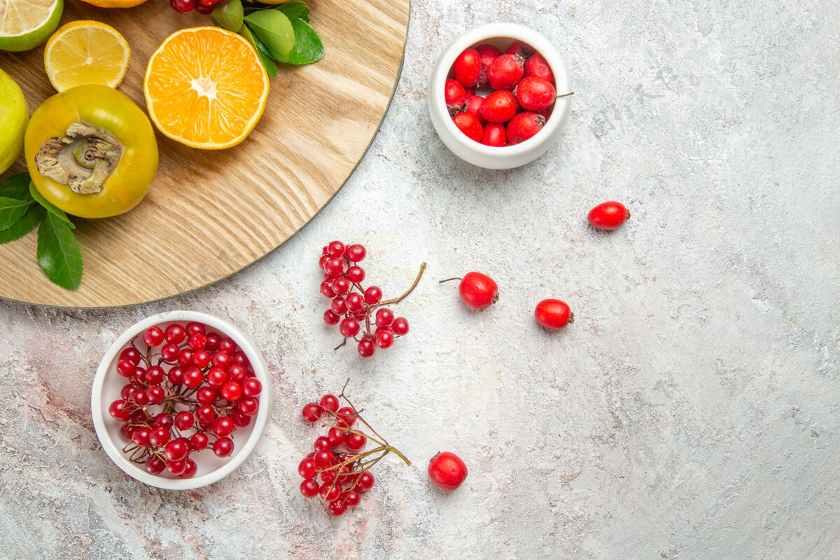饮食顶视图水果组成白色桌上的新鲜水果食品成熟草莓