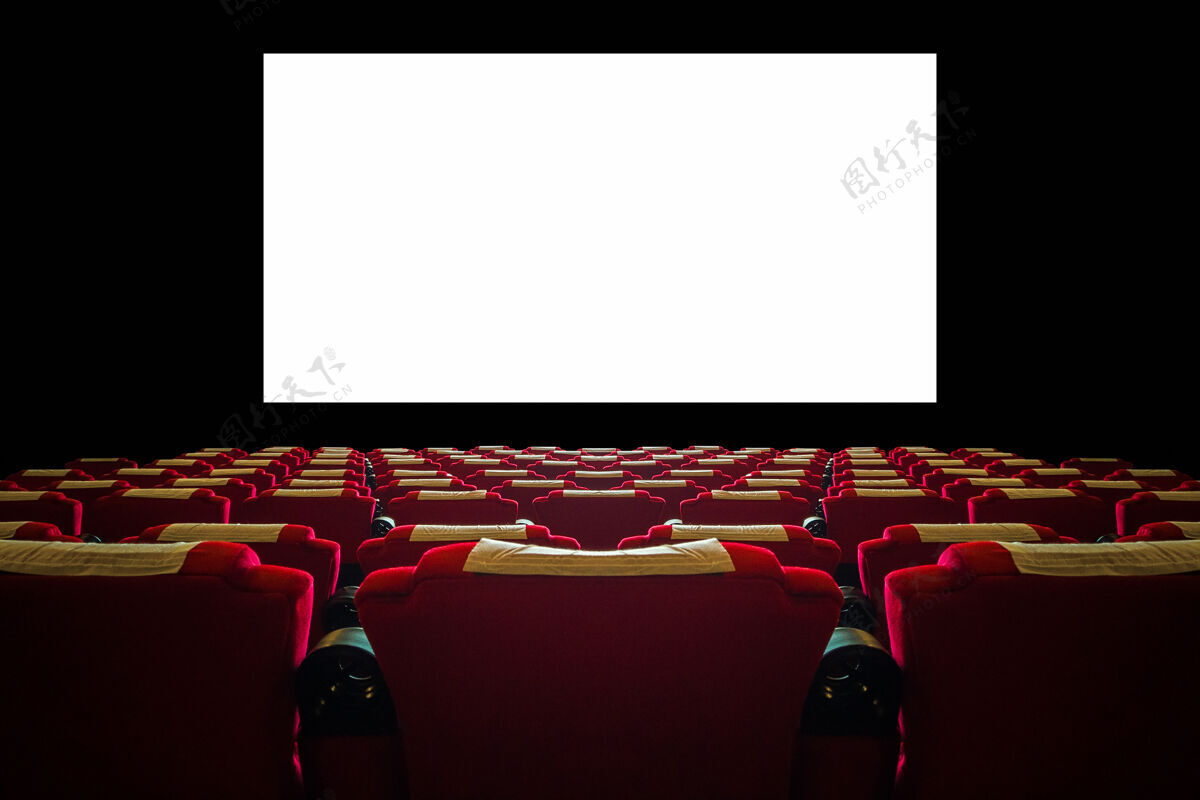 舒适有红色座位和白色大屏幕的电影院投影仪剧院空的