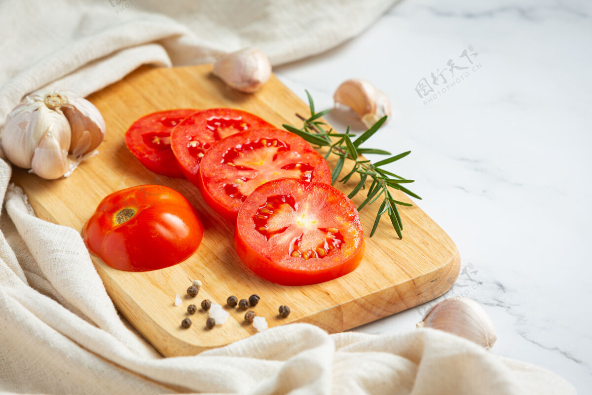 收获新鲜的西红柿可以煮了蔬菜蛋白质纤维
