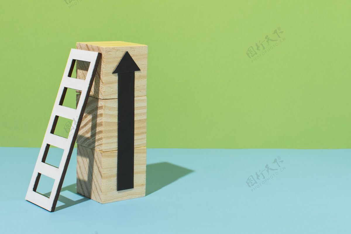 立方体带梯子的箭头和复制空间安排最小向上