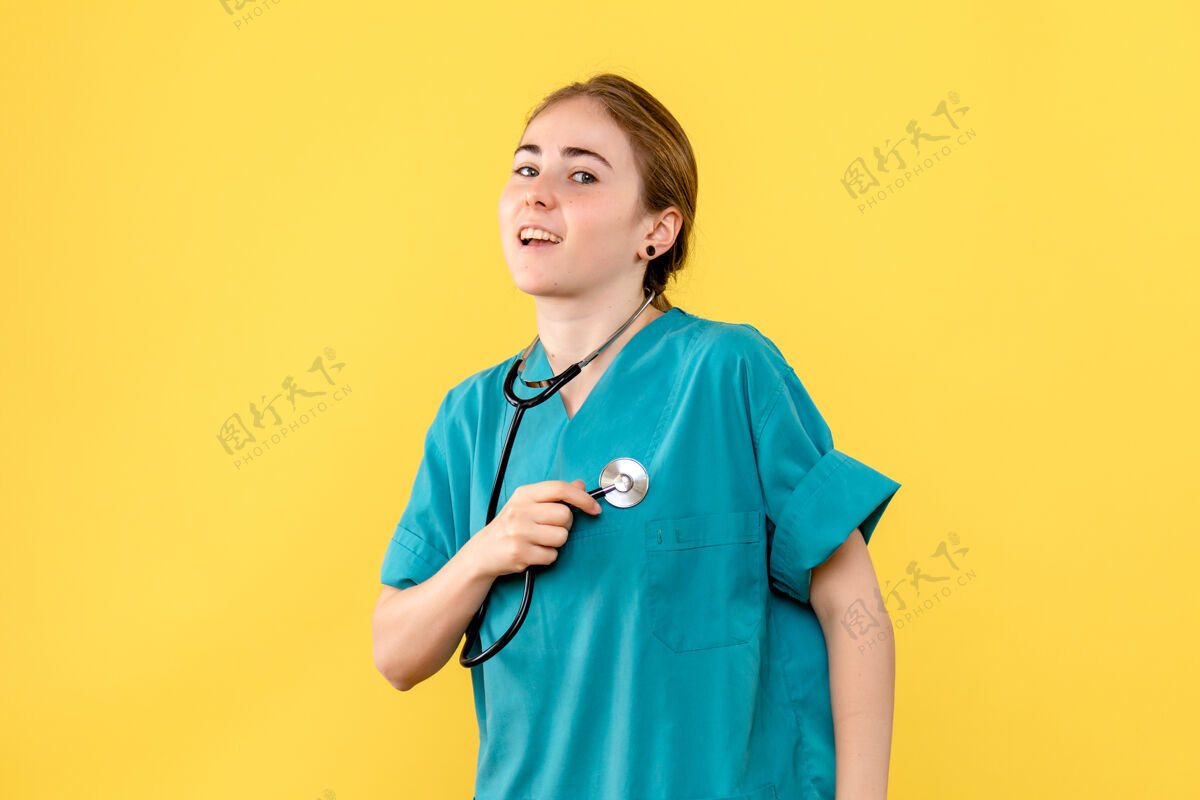 比赛正面图黄色背景女医生医情医院健康医院药护士