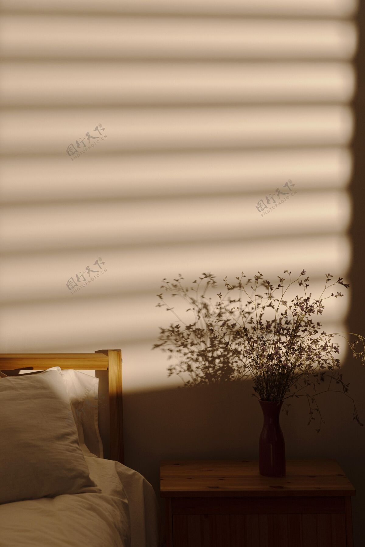 早晨卧室墙上的窗影自然朋友最小
