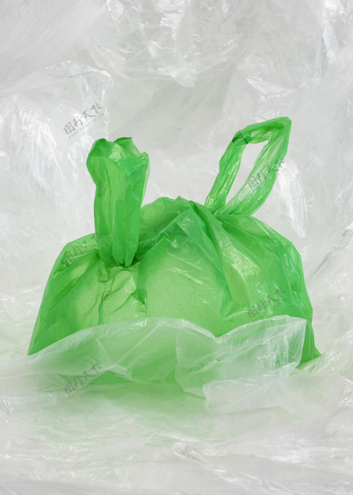 废物正面视图非环保塑料元件排列安排塑料保护
