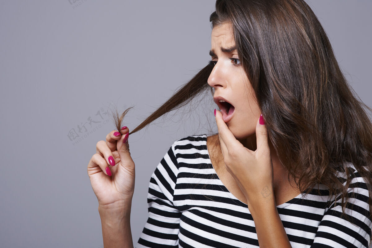 玩头发分叉是每个女人的祸害女性化问题严重