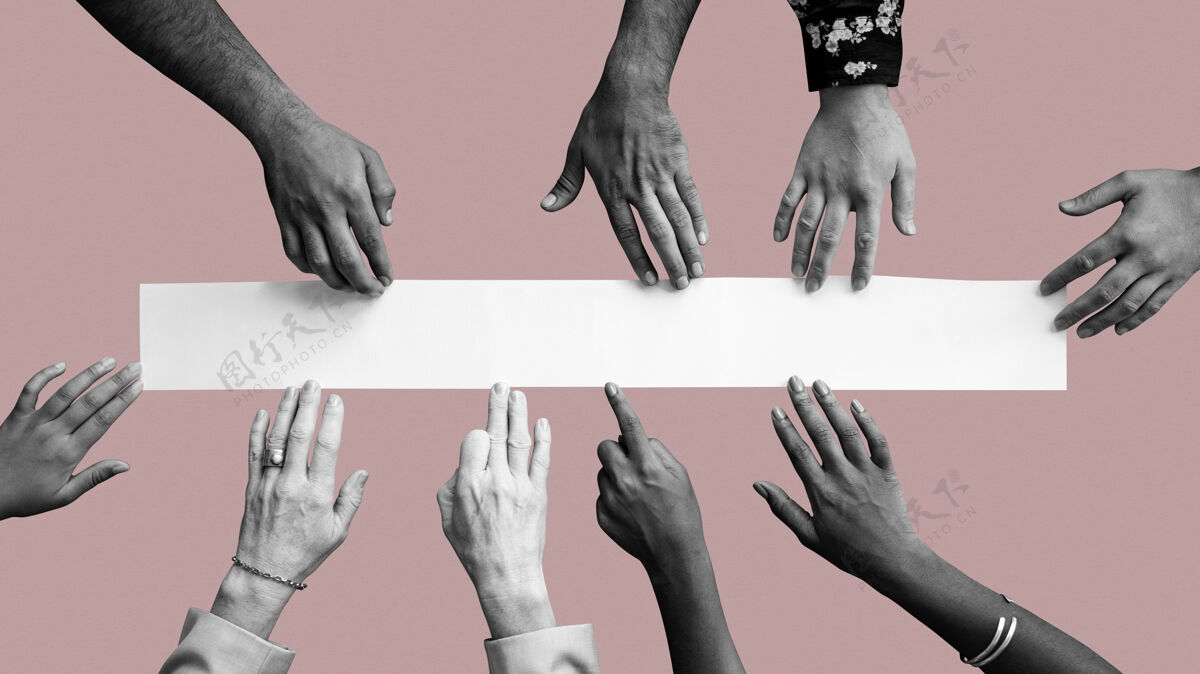 社会不同的手触摸白纸模型粉红色墙纸多元文化联盟团结