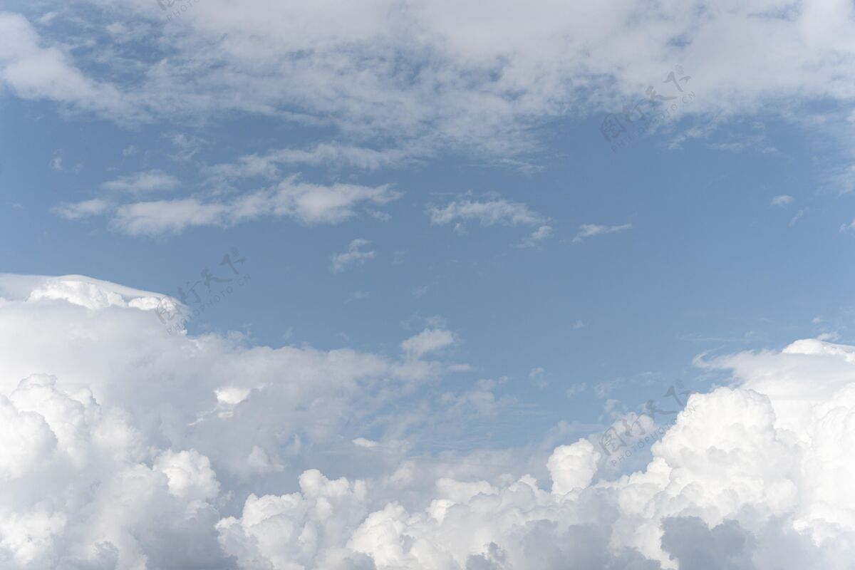 夏天天空中不同形状的云多云自然自由