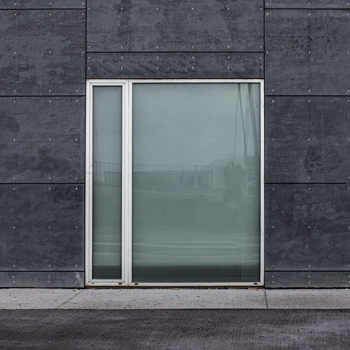 方形城市建筑玻璃窗的正视图简单抽象城市
