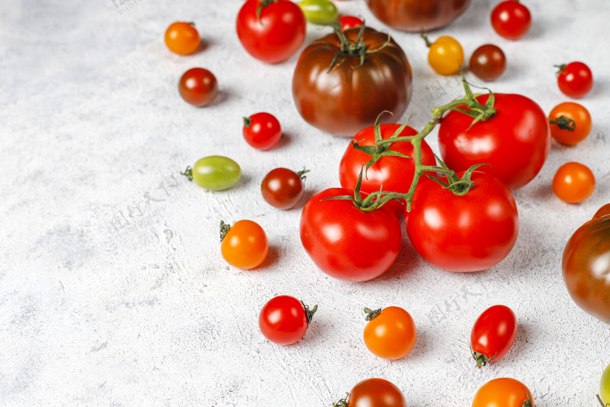 维生素新鲜的有机西红柿蔬菜多汁混合