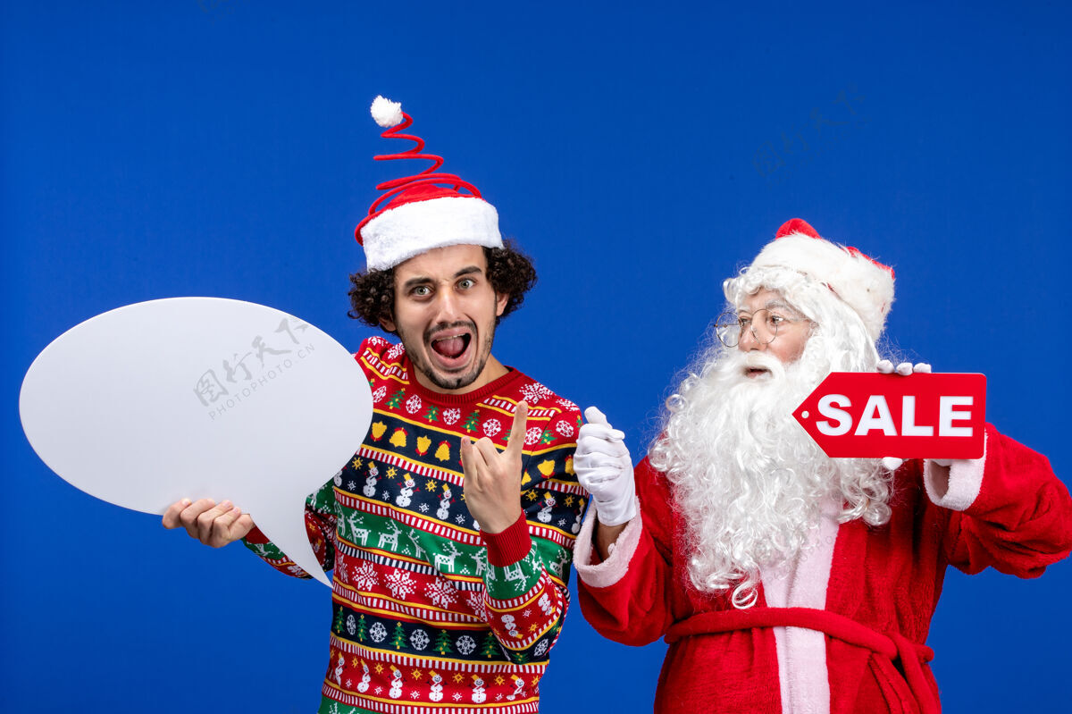 圣诞老人前视图圣诞老人与年轻男子手持白色标志和销售文字文字措辞销售