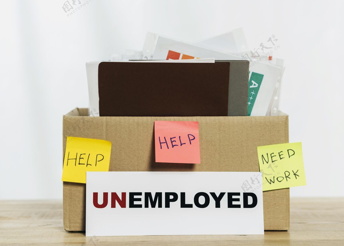 失业有箱子和失业标志的安排职位危机失业